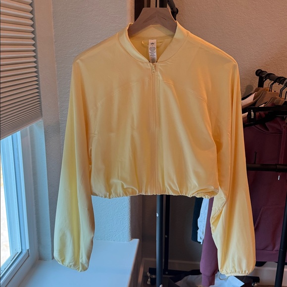 ๐๐๐ ๐ง ALO YOGA Tiebreaker Jacket-Lemon Ice medium excellent condition - Picture 9 of 15